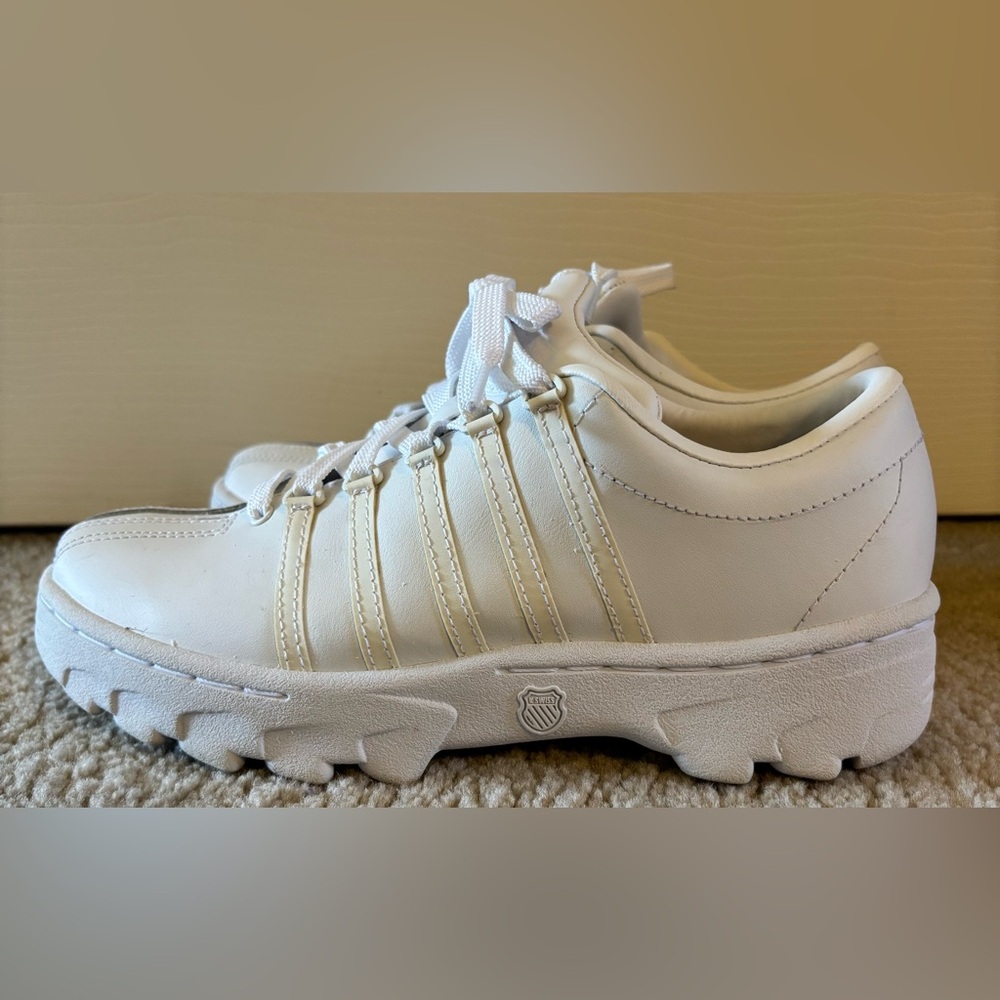 K-Swiss White Women's Sneakers - RARE FIND!!👀 - Picture 4 of 10